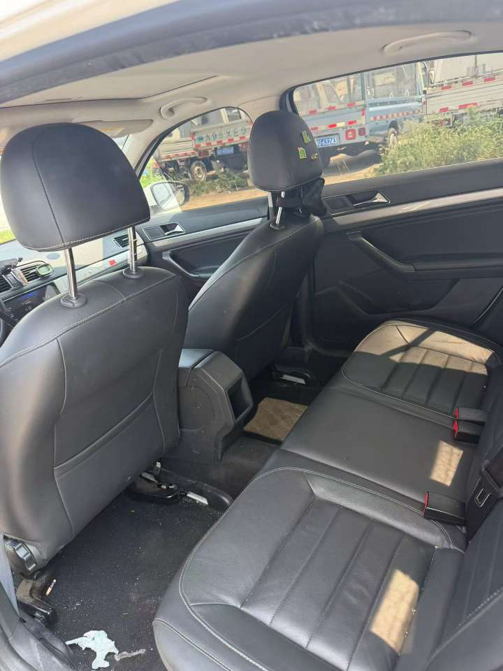 Volkswagen Lavida 1.6L Automatic Sunroof 4