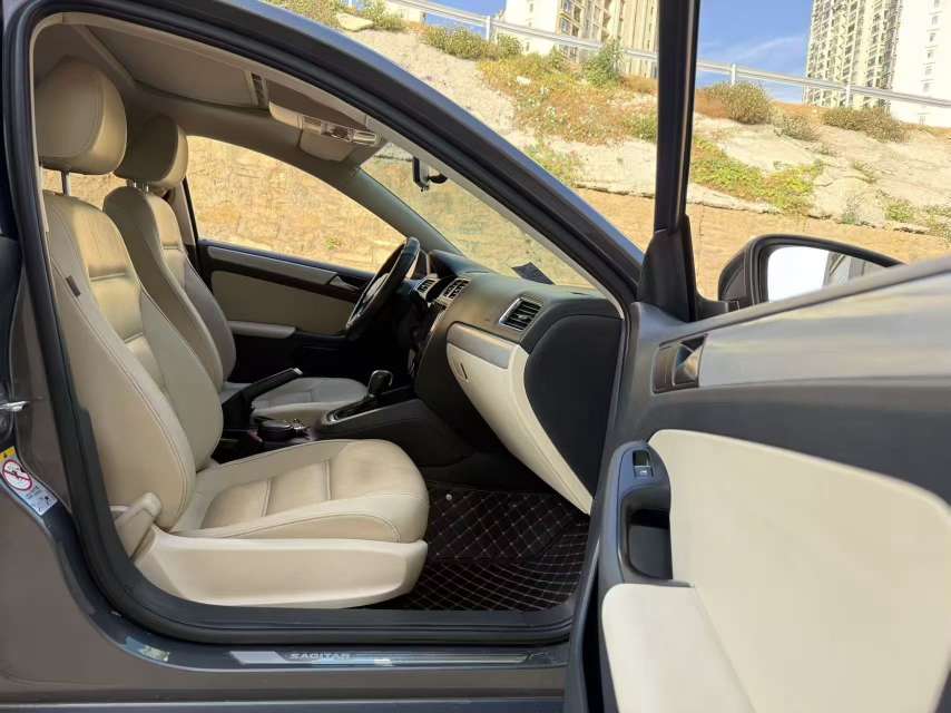 Volkswagen Sagitar Automatic 1.6 6