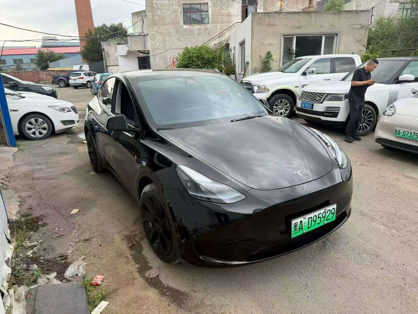 Tesla Model Y Standard Range Rear-Wheel Drive 3