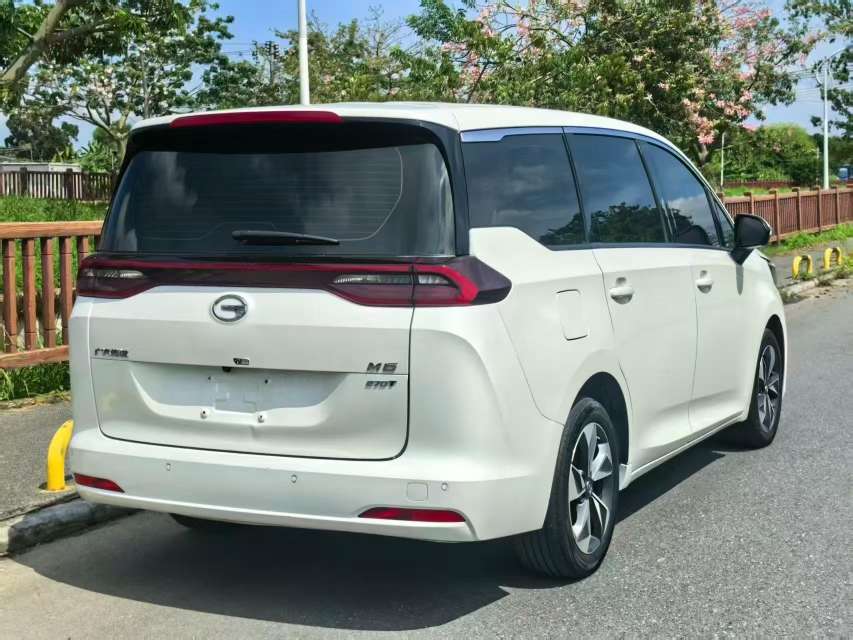 GAC Trumpchi M6 PRO 270 DCT Luxury Edition 7-Seater 2
