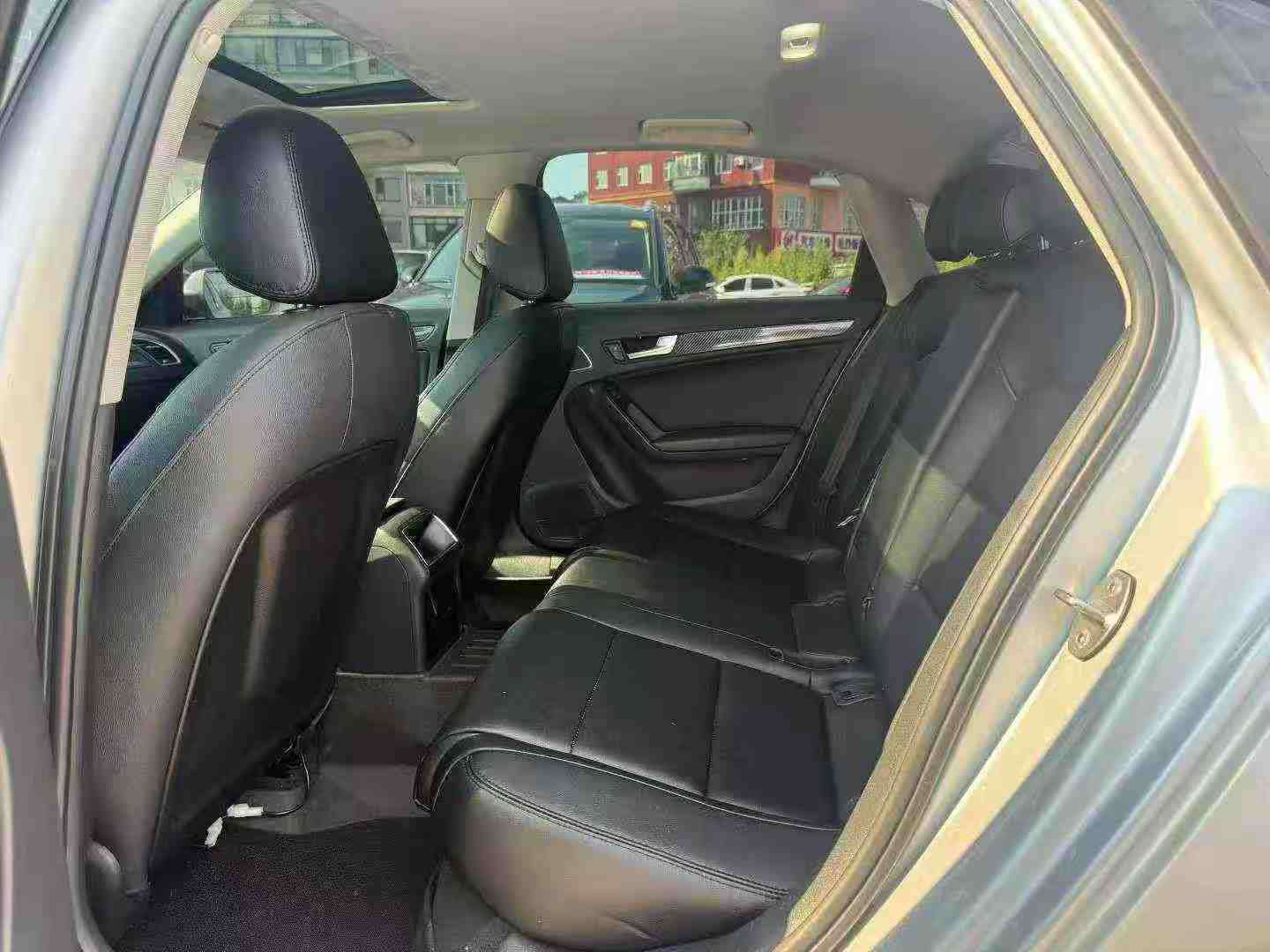 Audi A4L 2.0T Automatic Sunroof 5