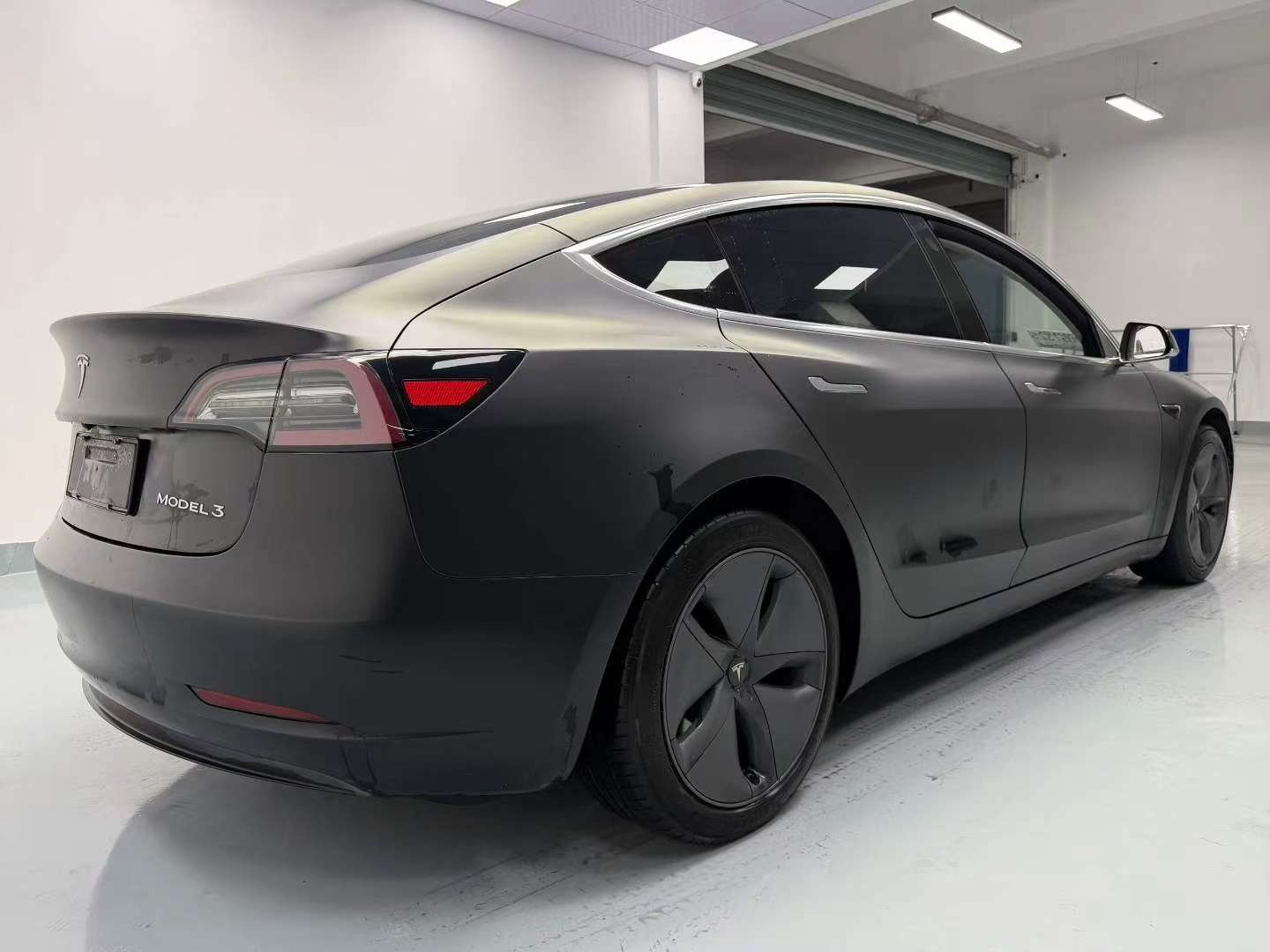 Tesla Model 3 4