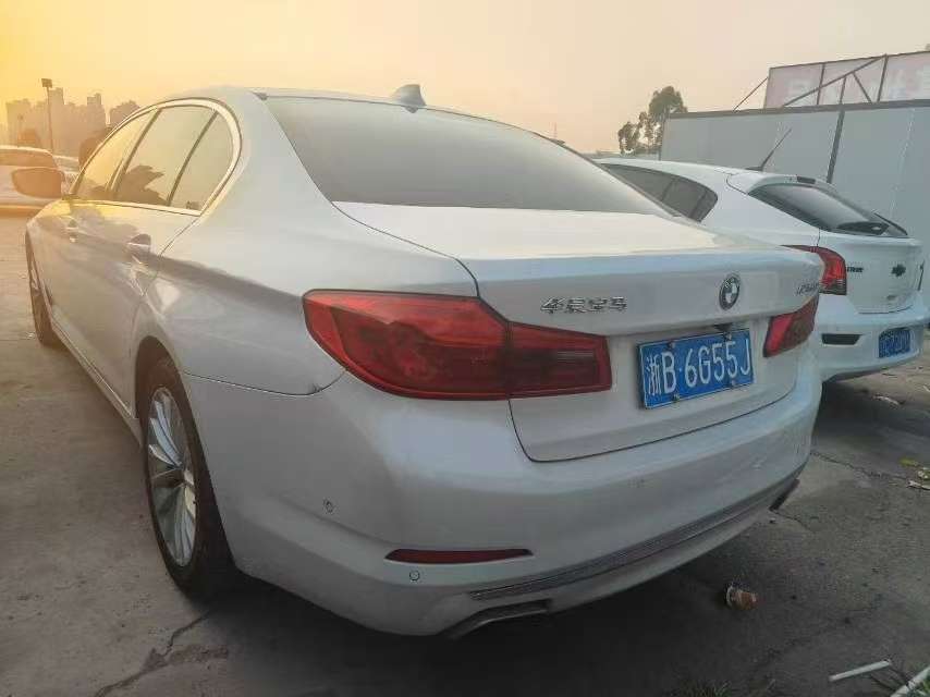 BMW 5 Series 525Li Luxury Package 4