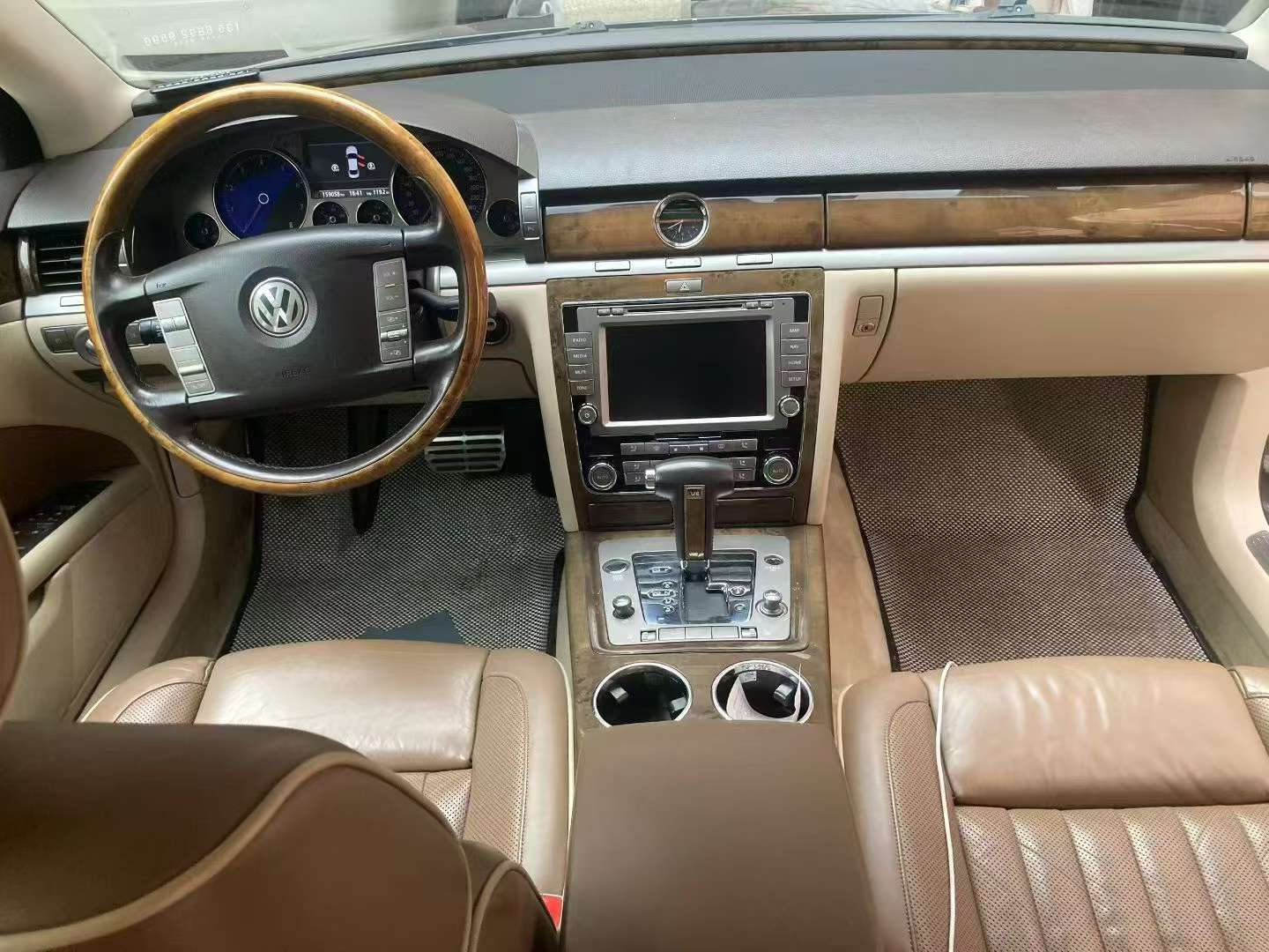 Volkswagen Phaeton 3.6L 5-Seat 5