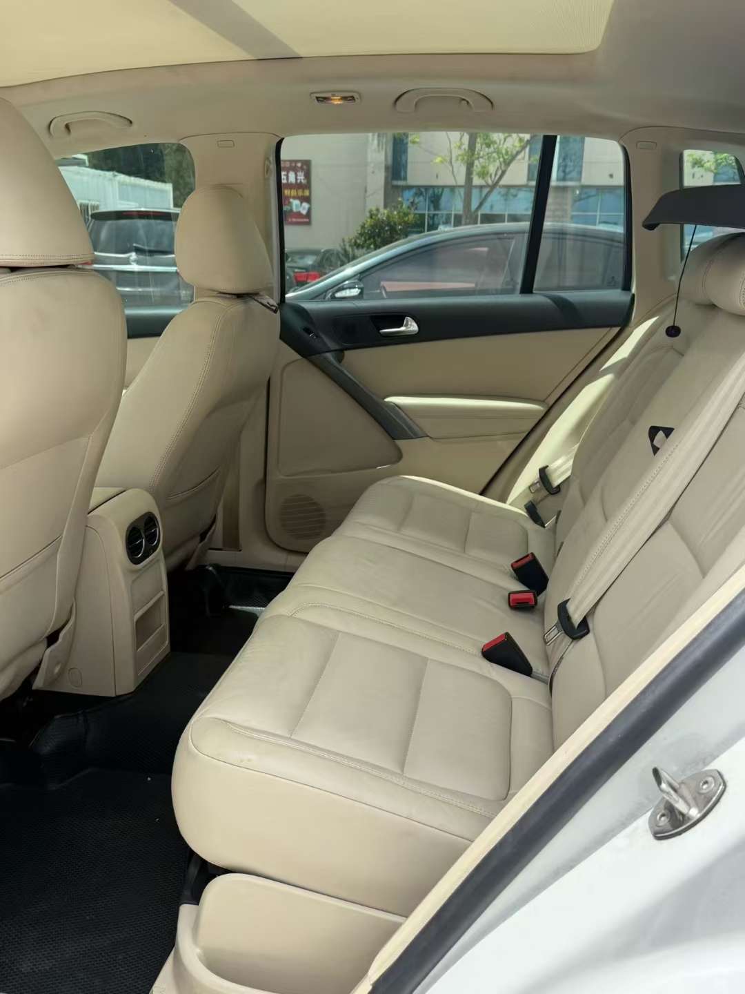 Volkswagen Tiguan 2.0L Automatic Sunroof High Trim 8