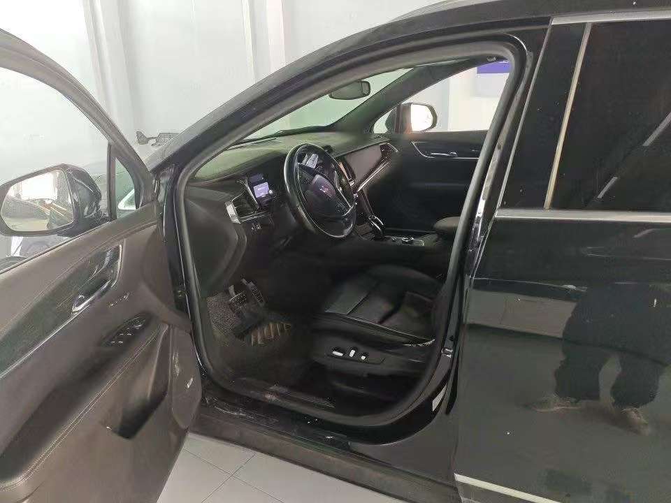 Cadillac XT5 2.0T 28T AWD Luxury 8