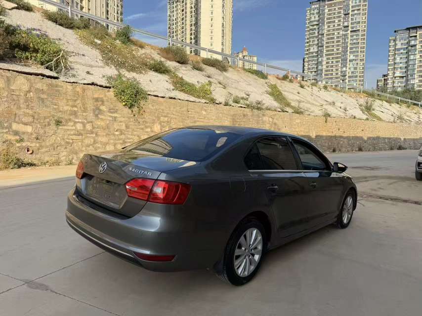 Volkswagen Sagitar Automatic 1.6 4