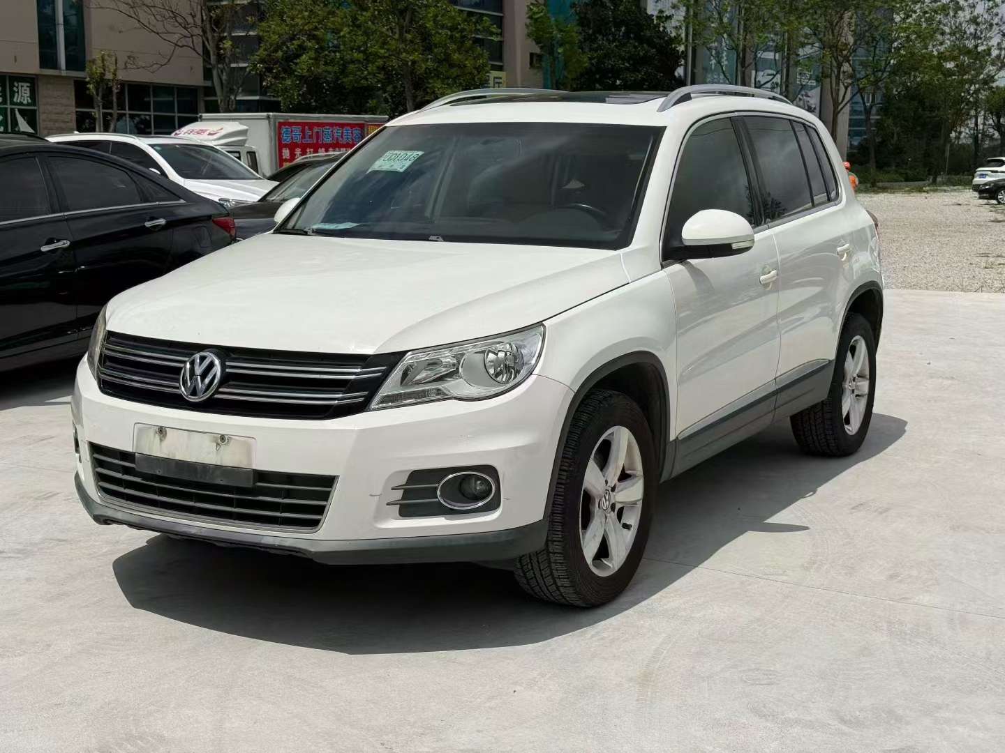 Volkswagen Tiguan 2.0L Automatic Sunroof High Trim 2