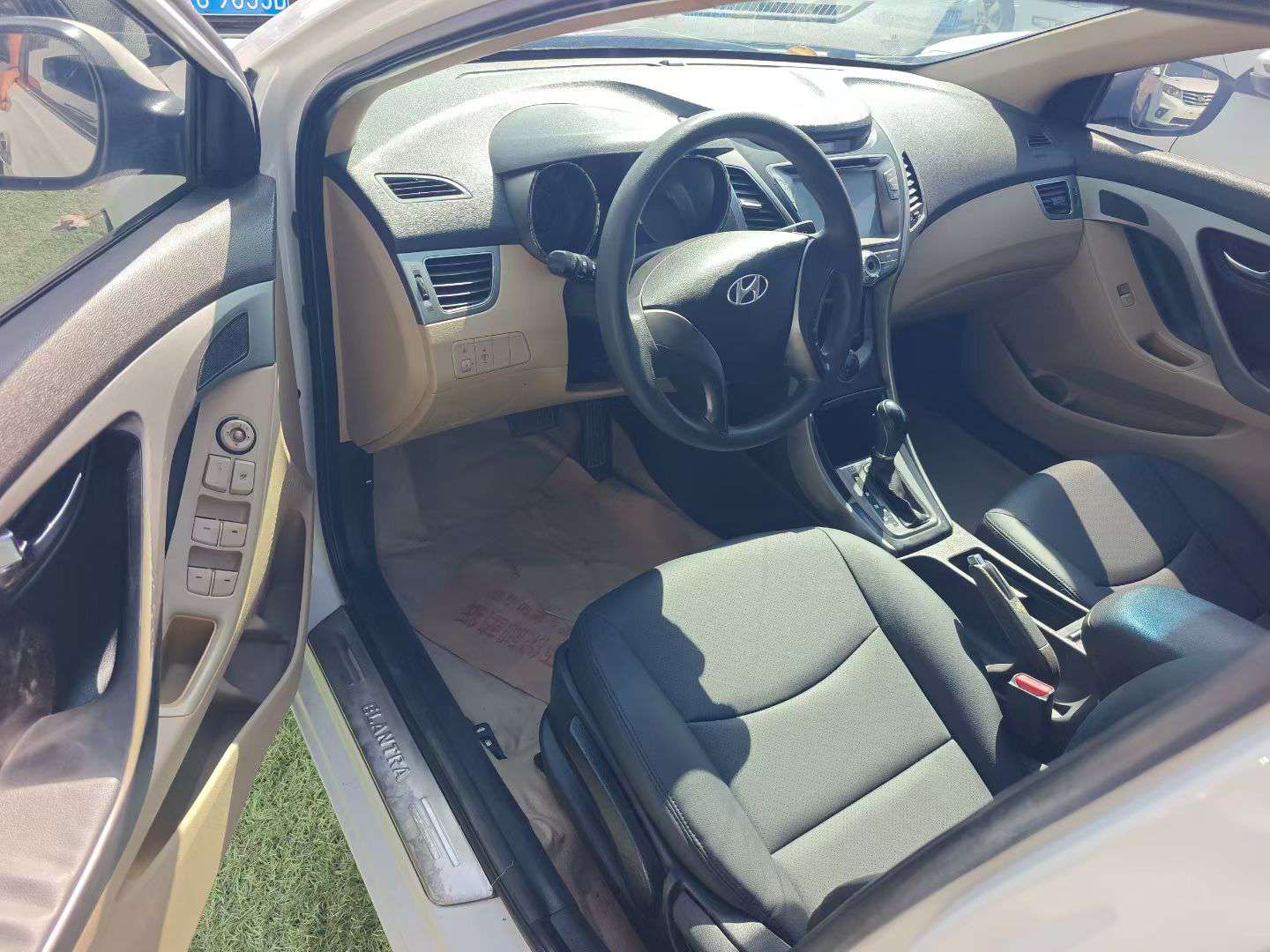 Hyundai Elantra 1.6L High Trim with Sunroof & Push Button Start 4
