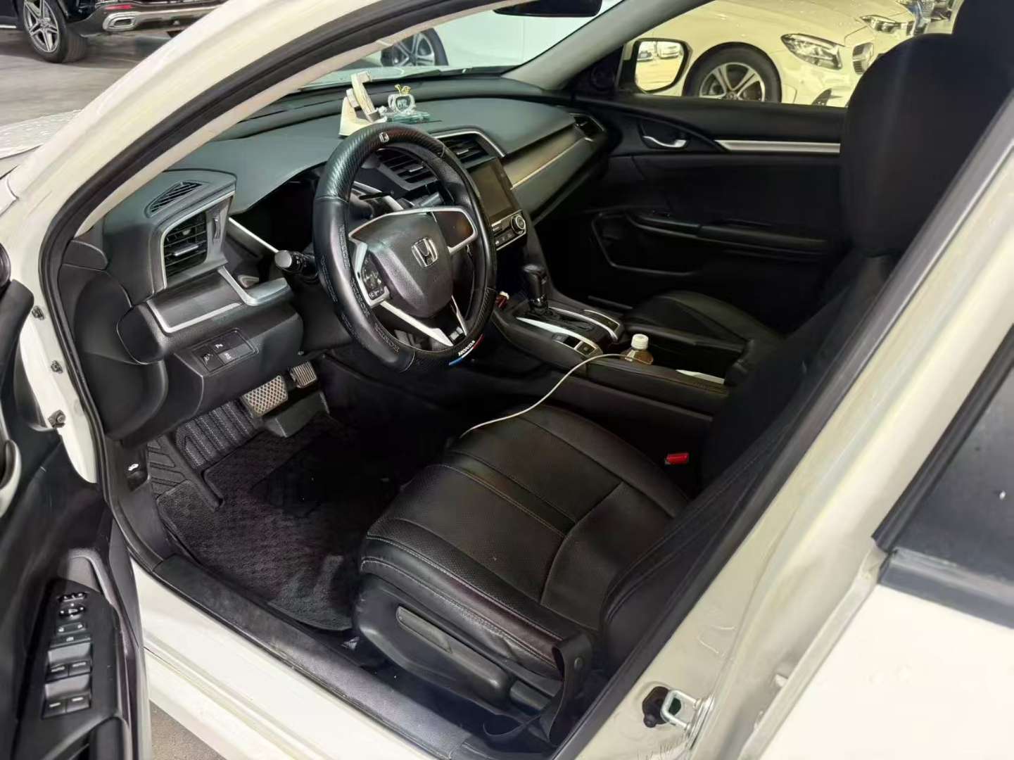 Honda Civic 1.5T Luxury Edition 3