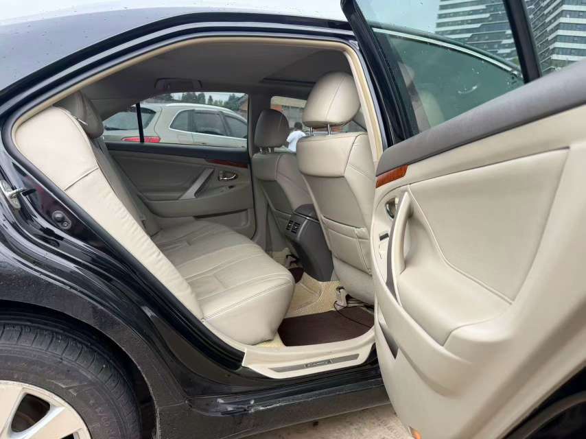 Toyota Camry 6