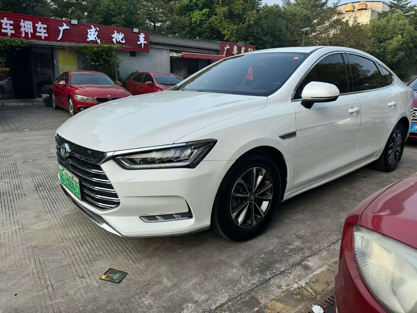 BYD Qin Pro 2019 1.5T Plug-in Hybrid 2