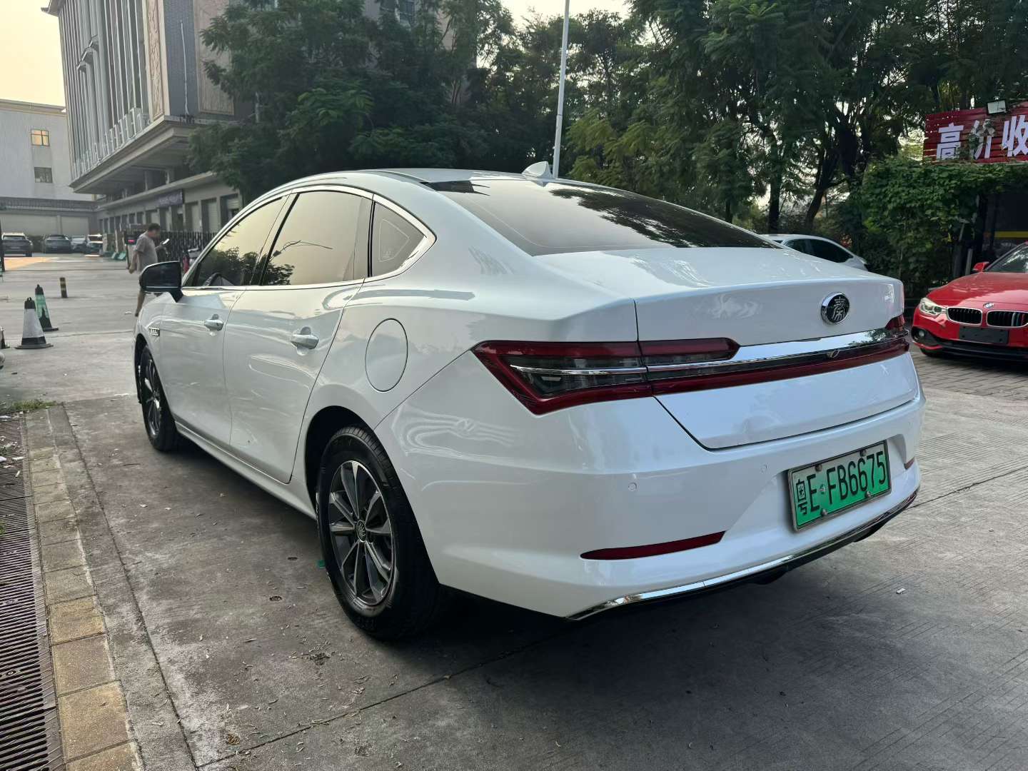 BYD Qin Pro 2019 1.5T Plug-in Hybrid 3