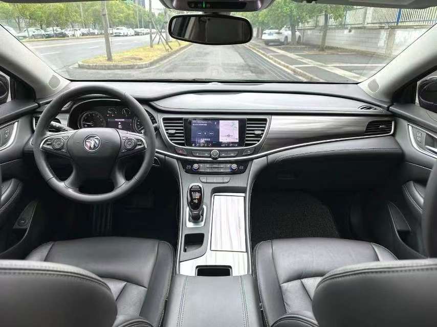 Buick LaCrosse 2.0T 652 Luxury 6