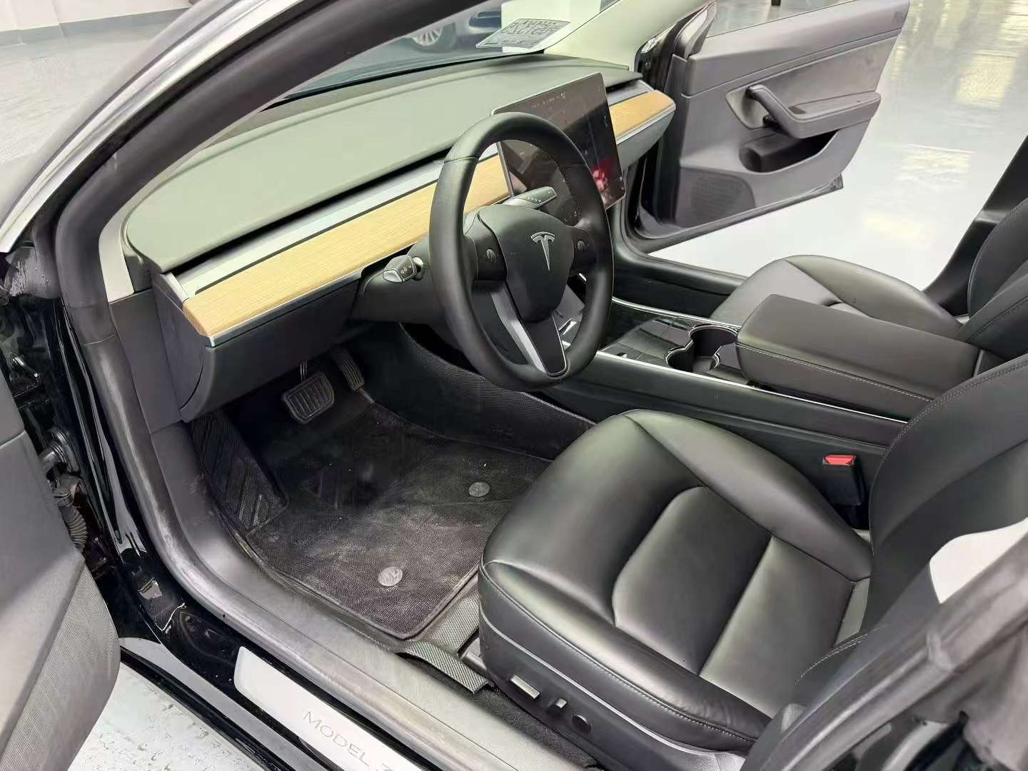 Tesla Model 3 7