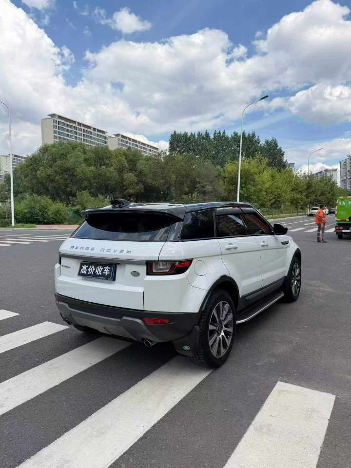Land Rover Range Rover Evoque 2.0T AWD 8