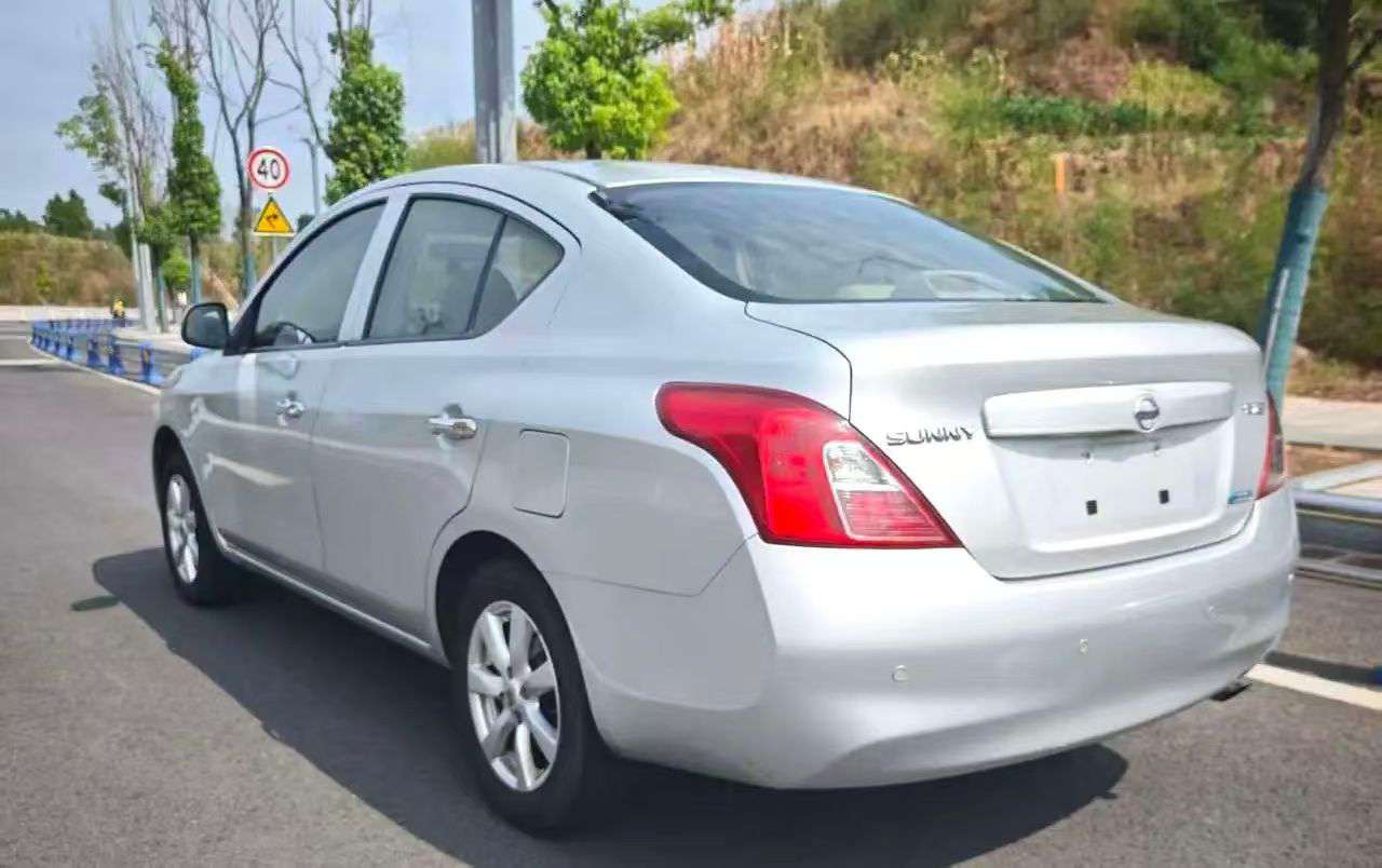 Nissan Sunny 2013 8