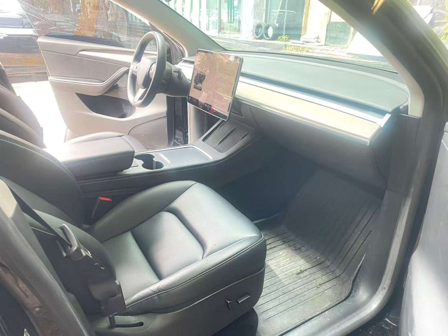 Tesla Model Y Rear-Wheel Drive Edition 6