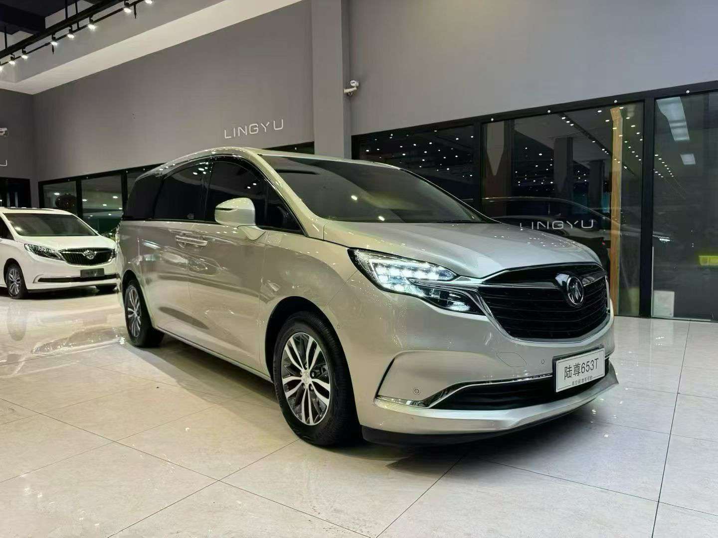 Buick GL8 2022 48V Mild Hybrid Luxe Prestige Edition 2