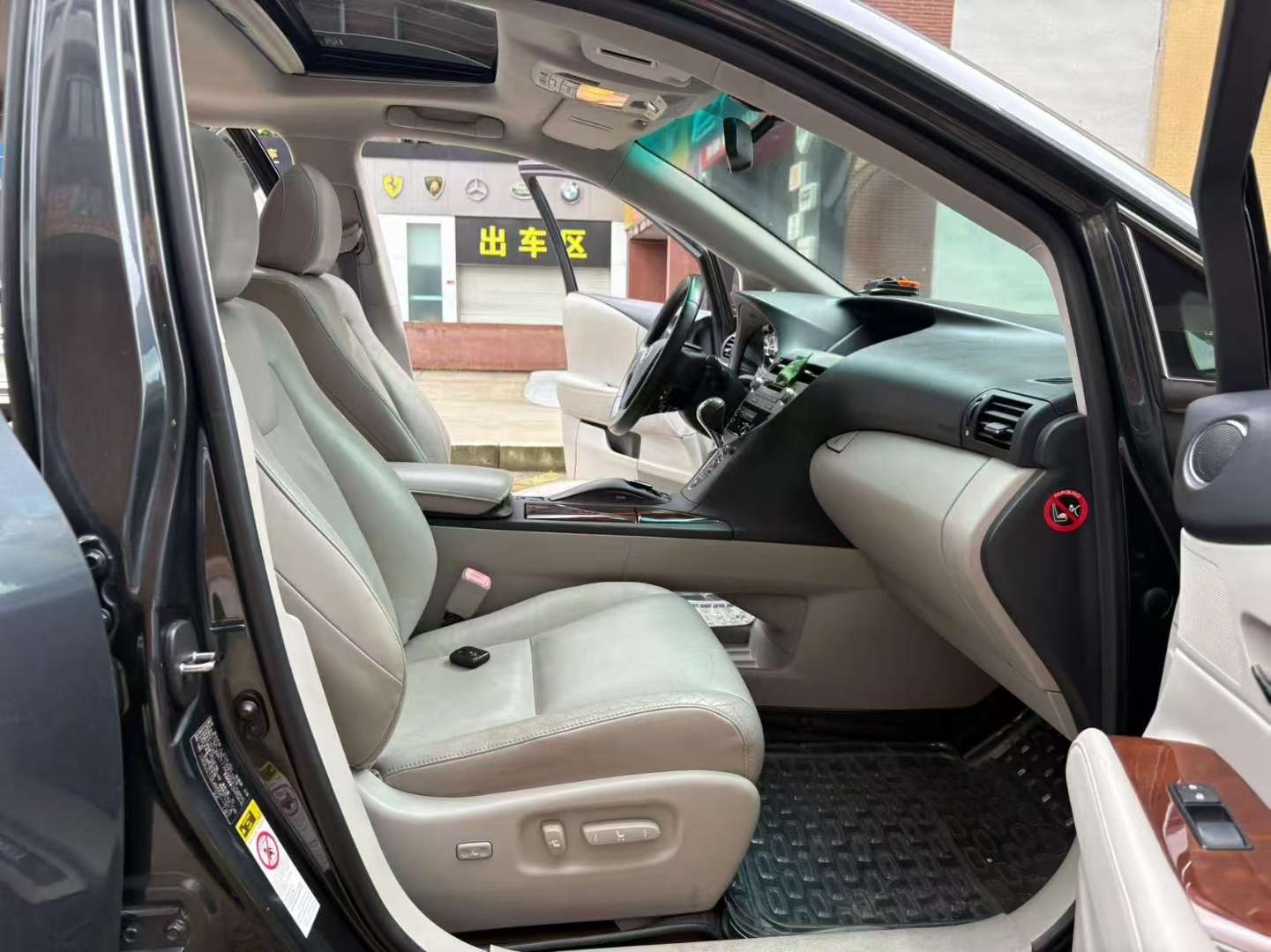 Lexus RX 3.5L Automatic Sunroof Luxury 6