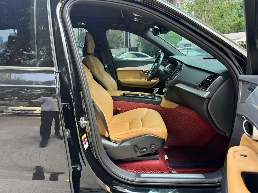 Volvo XC90 2.0T Zhiyi 7-Seater 7