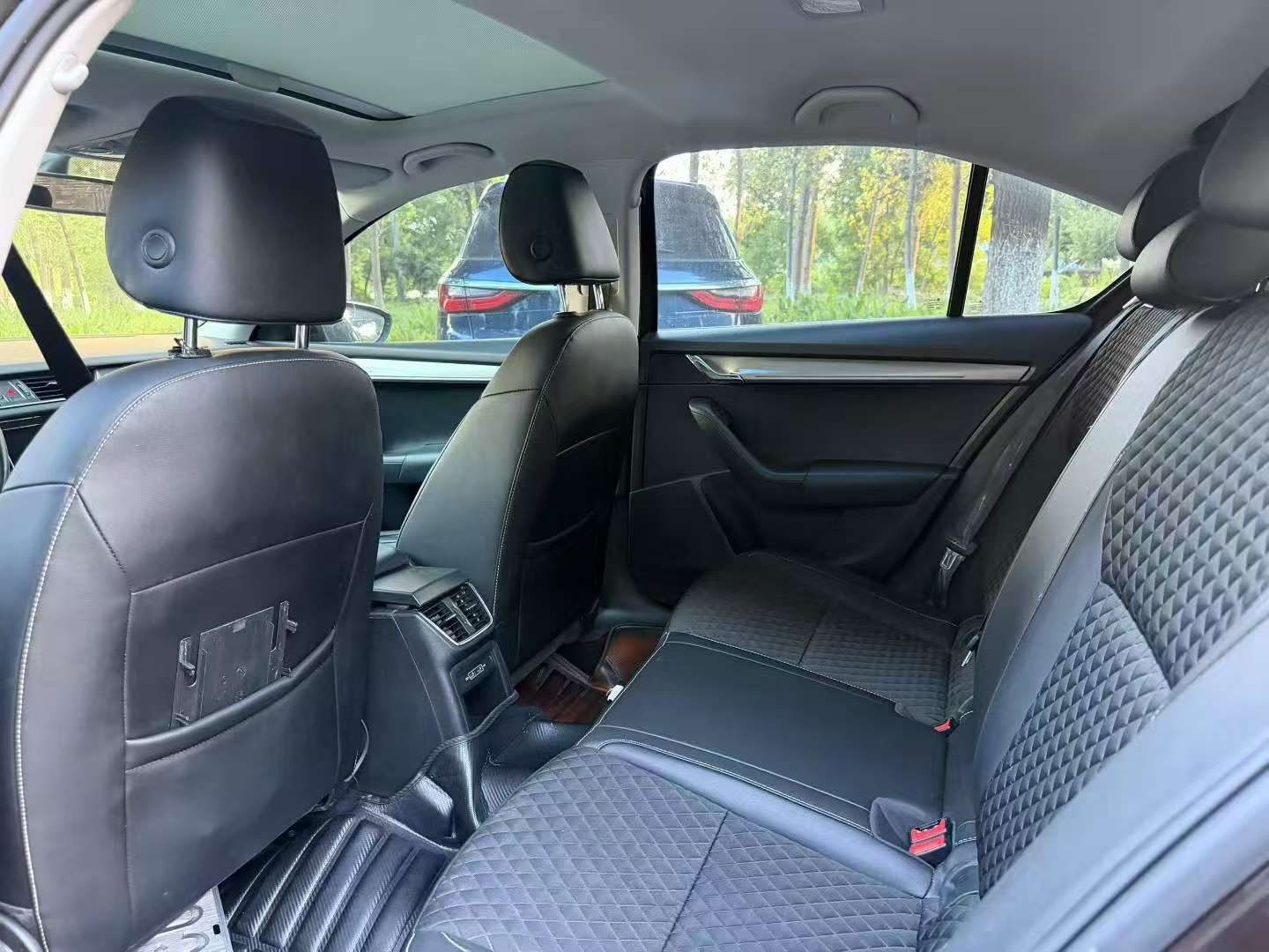 Skoda Octavia 1.6L Automatic Sunroof Luxury Edition 7