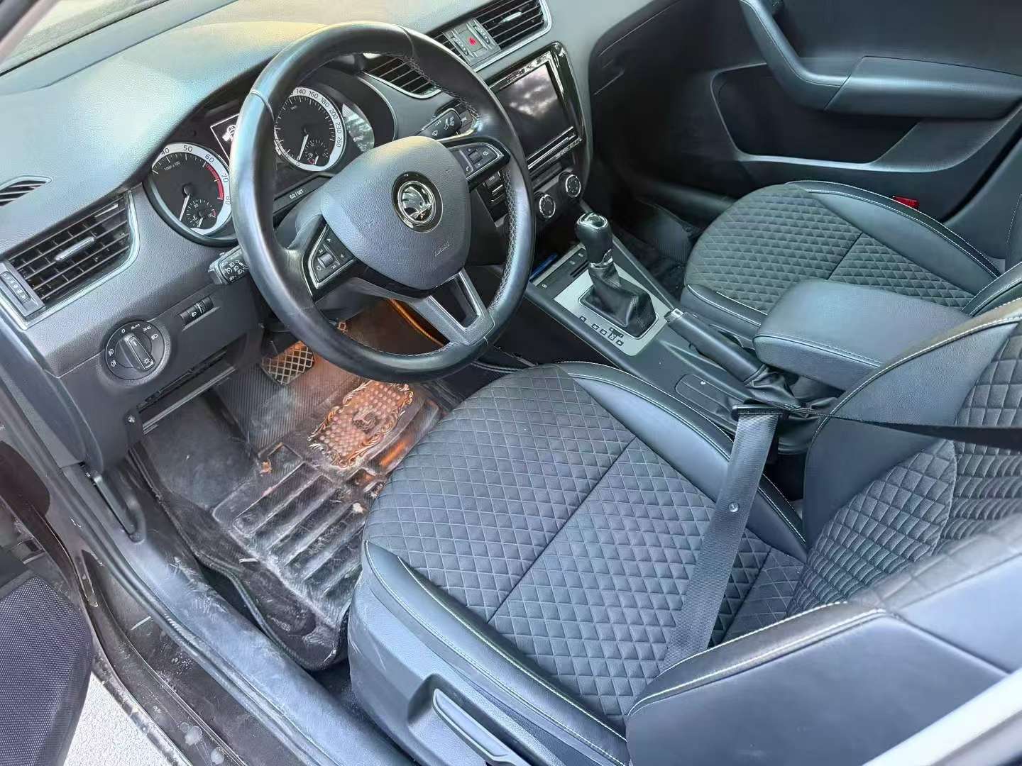 Skoda Octavia 1.6L Automatic Sunroof Luxury Edition 8