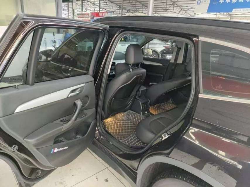 BMW X1 sDrive18Li Luxury Edition 1.5T 5