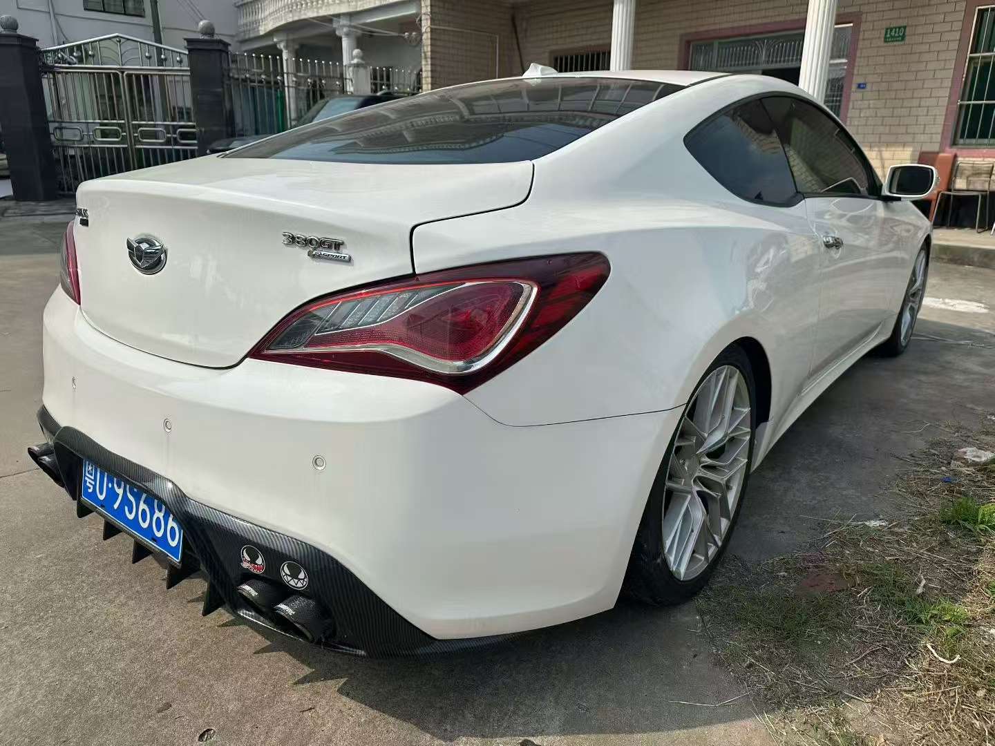 Hyundai Genesis Coupe 2.0T 2-Door Coupe 7