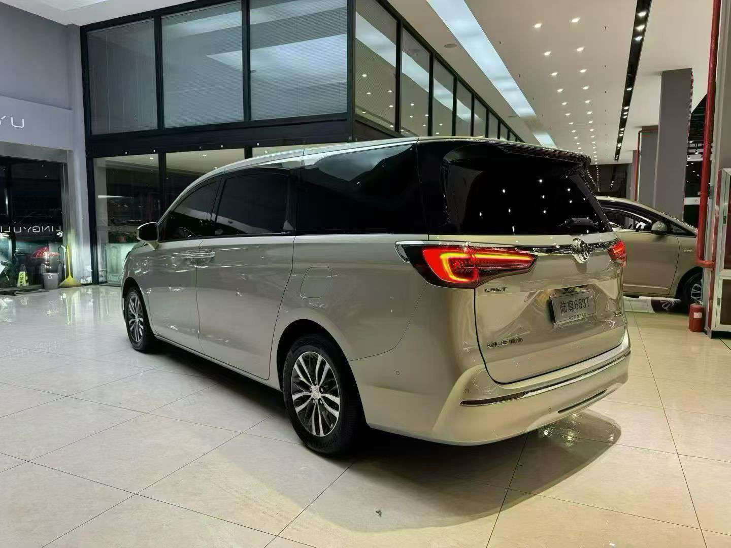 Buick GL8 2022 48V Mild Hybrid Luxe Prestige Edition 3