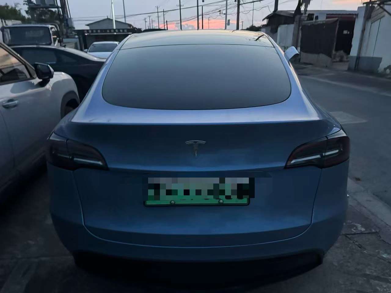 Tesla Model Y Model Y Long Range All-Wheel Drive 8