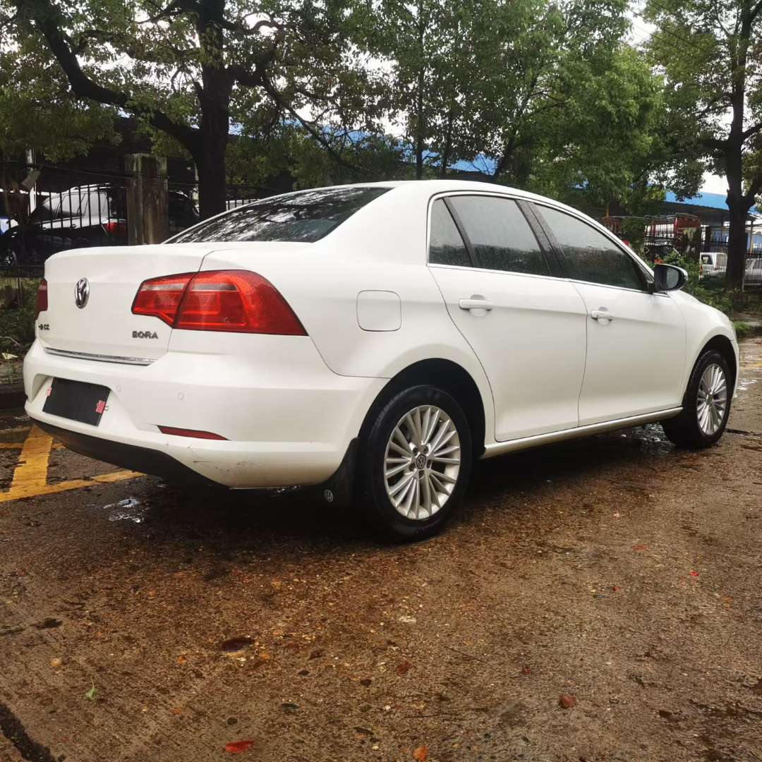 Volkswagen Bora Luxury Edition 9