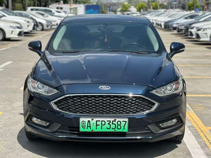 Ford Mondeo 2.0L ZhiShang Plug-in Hybrid 2