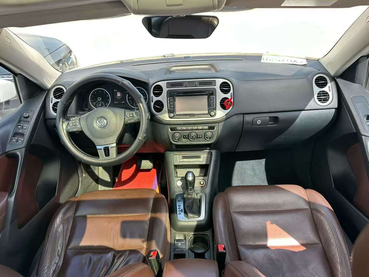 Volkswagen Tiguan 1.8T FWD Luxury 7