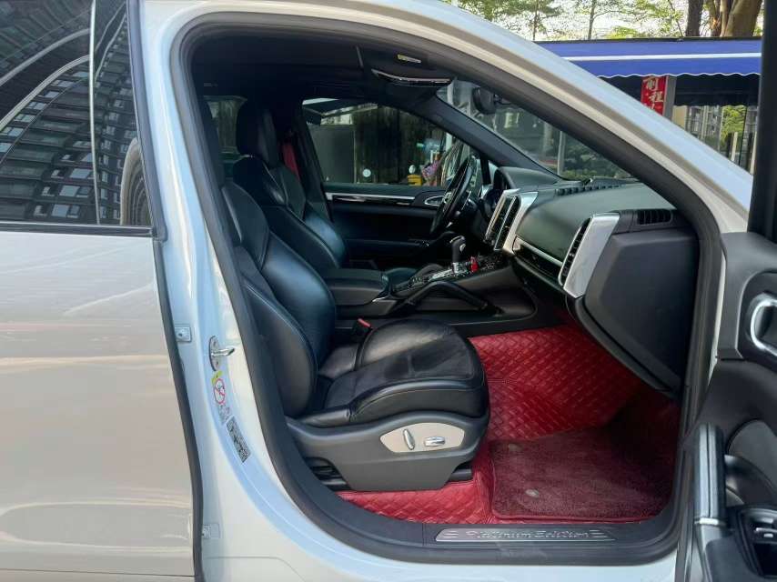 Porsche Cayenne 3.0T AWD 8