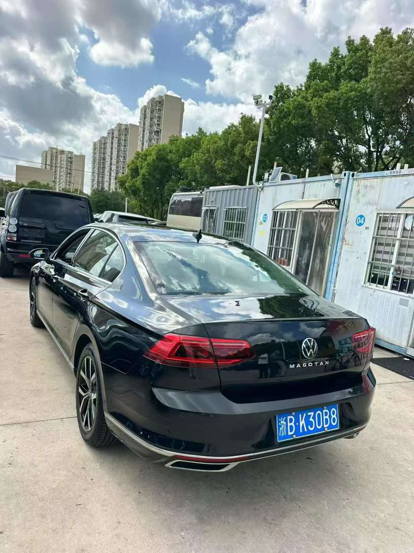 Volkswagen Magotan 1.4T Panoramic Sunroof 3