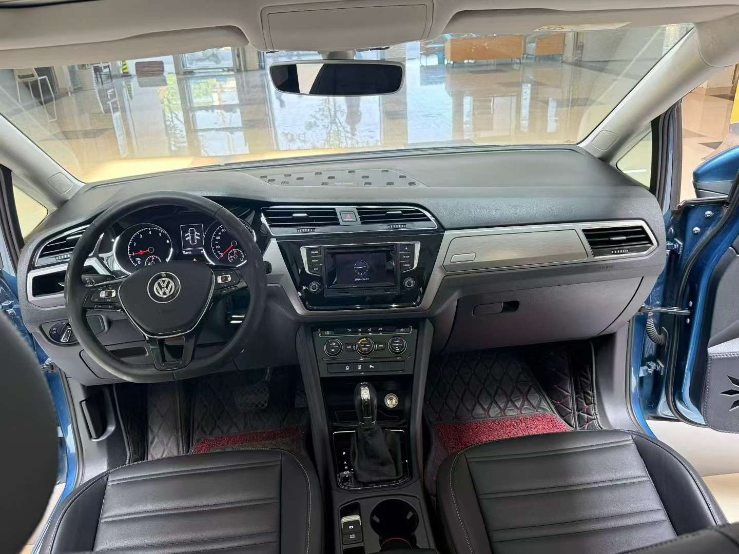 Volkswagen Touran L 9