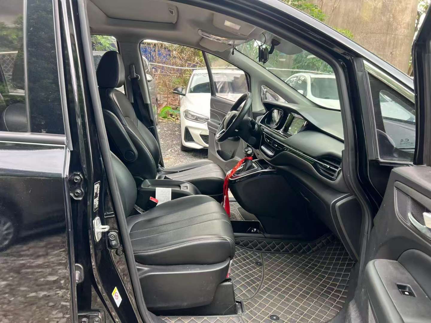 Trumpchi M6 2021 1.5T 270T Luxury 7-Seater 5