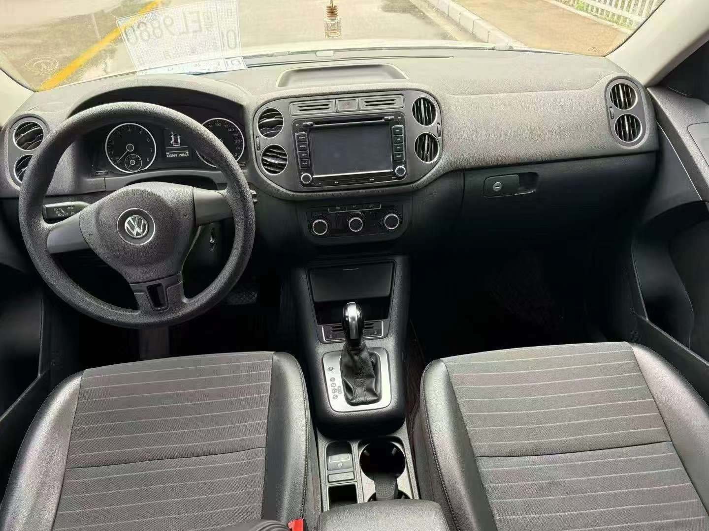 Volkswagen Tiguan 1.8T FWD Comfort Edition 6