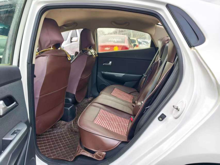 Kia K2 6