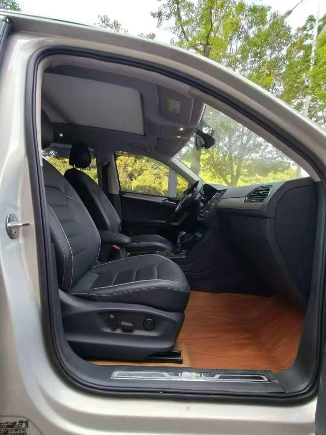 Volkswagen Tiguan L 4