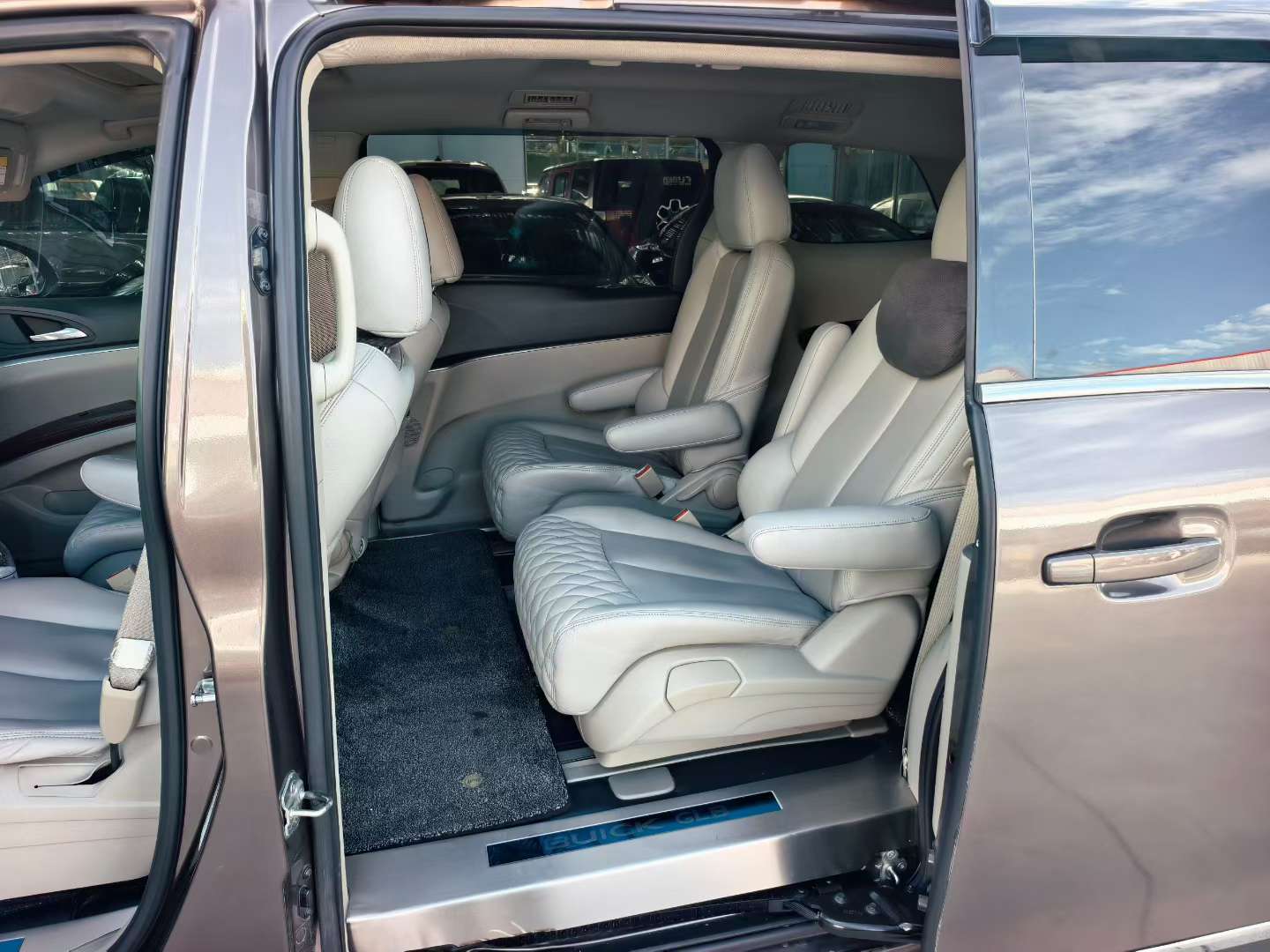 Buick GL8 9