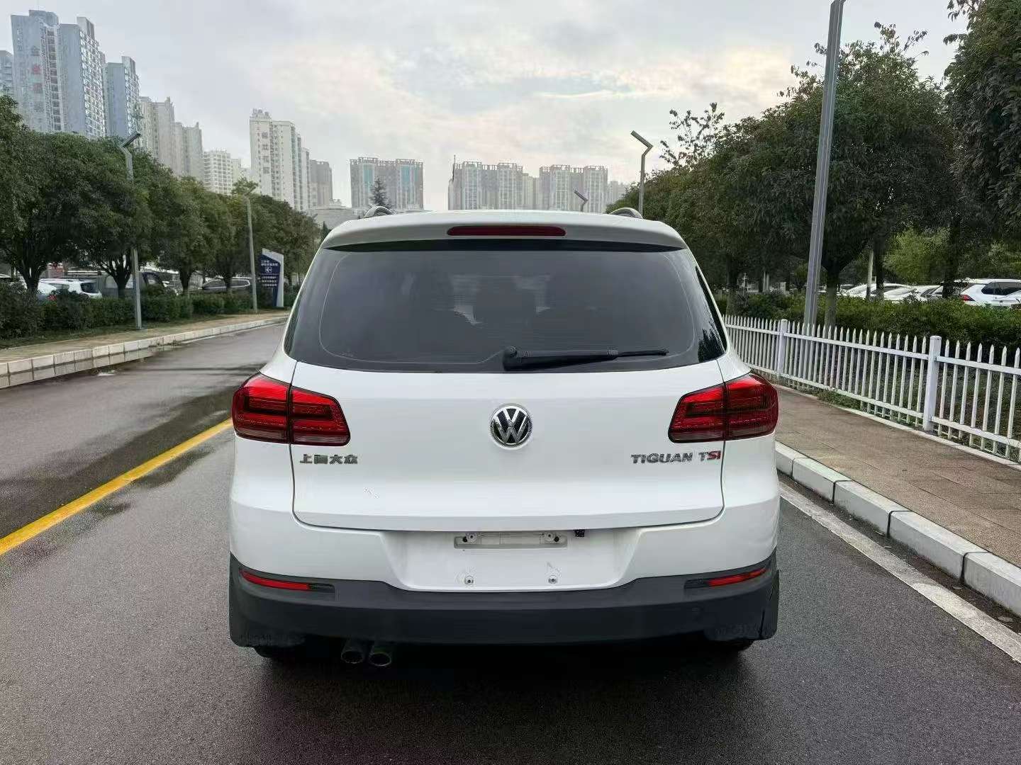 Volkswagen Tiguan 1.8T FWD Comfort Edition 8