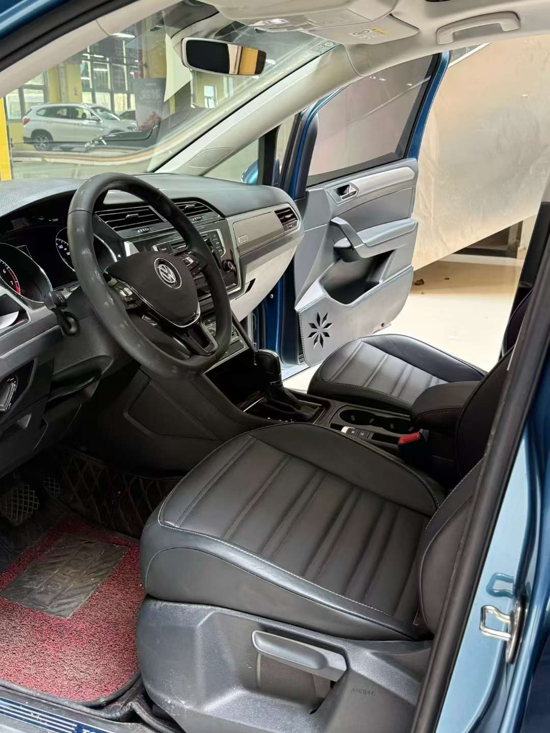Volkswagen Touran L 7