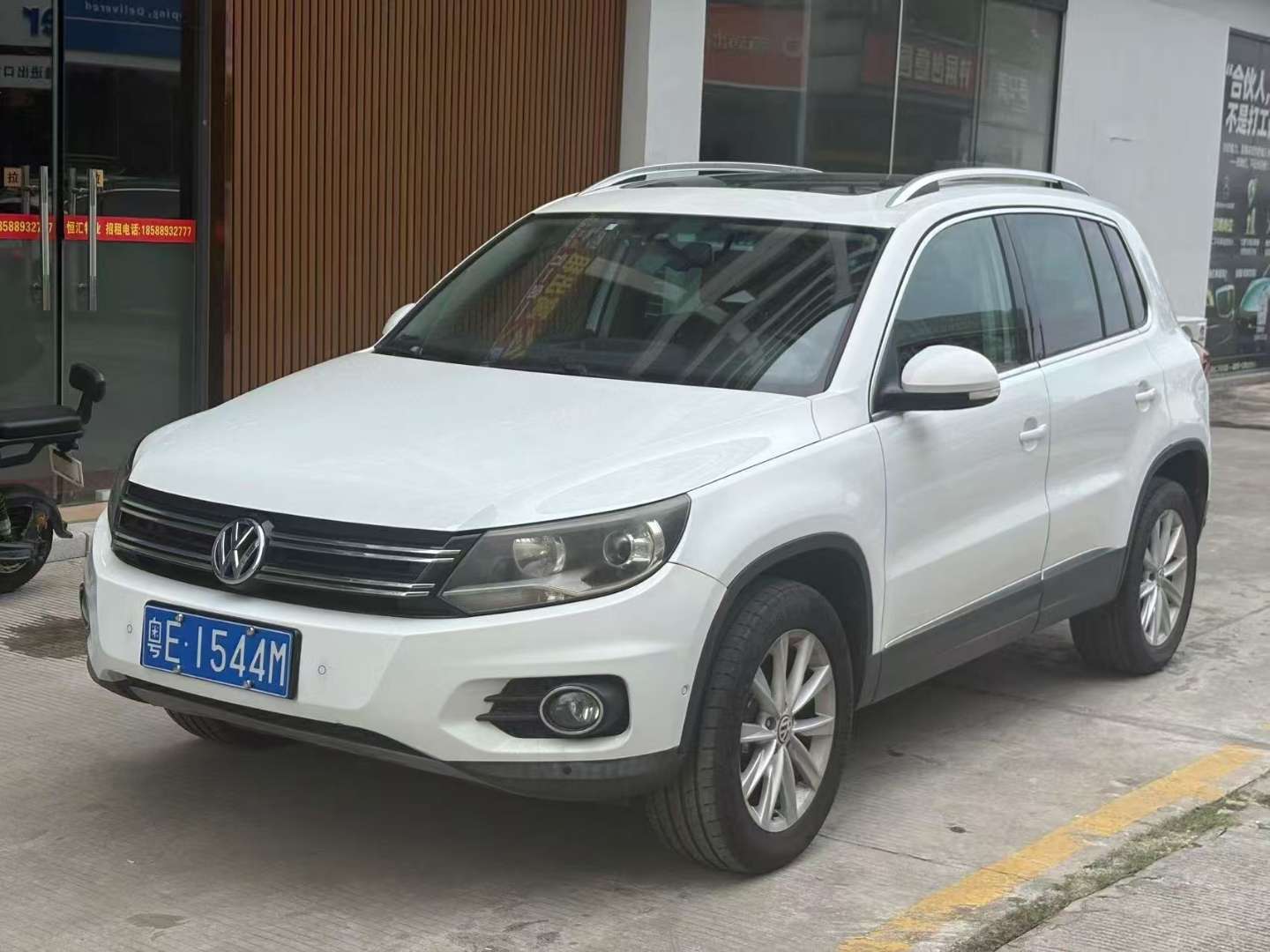 Volkswagen Tiguan 2.0T Automatic Sunroof 4WD Comfort 2