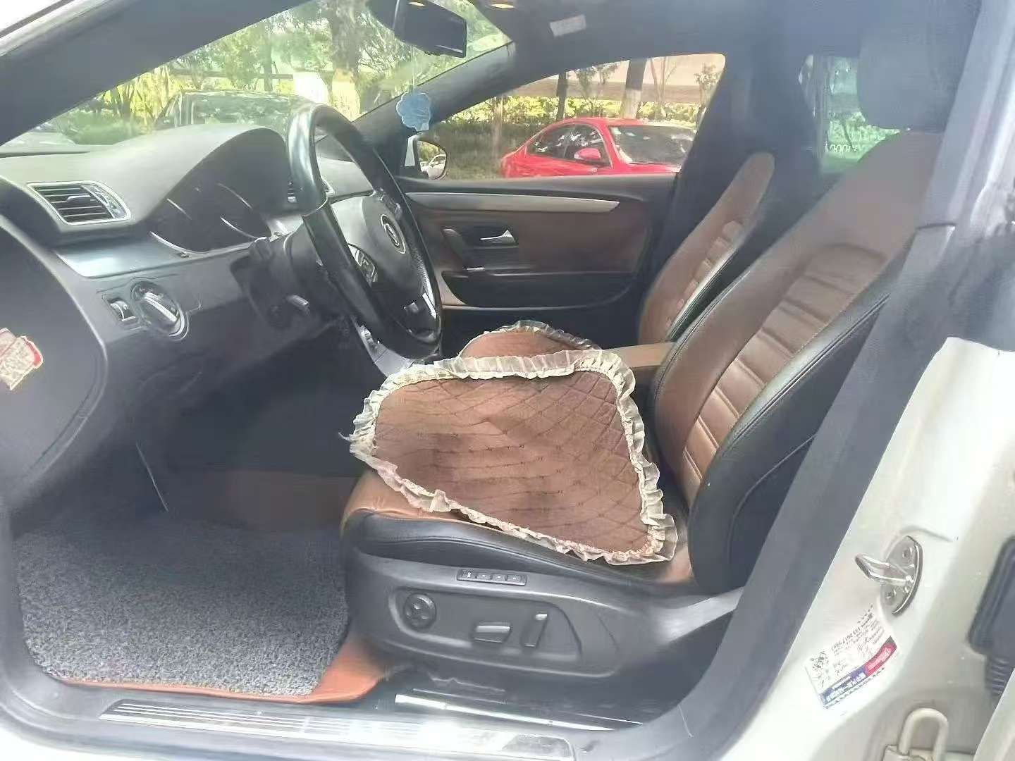 Volkswagen CC 2.0T Luxury Trim 9
