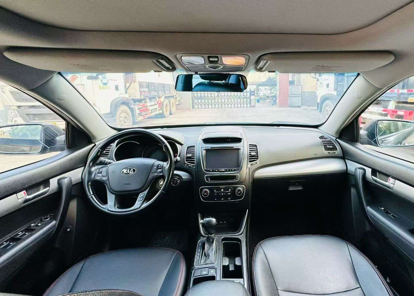 Kia Sorento 2.4L 4WD 7 Seats 4