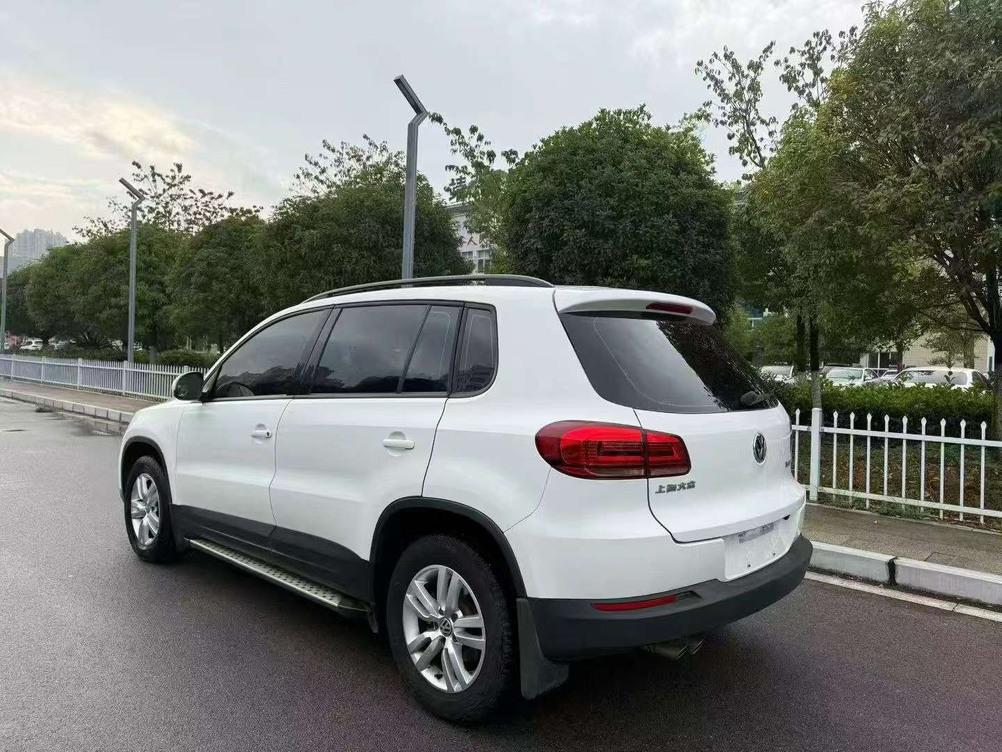 Volkswagen Tiguan 1.8T FWD Comfort Edition 9