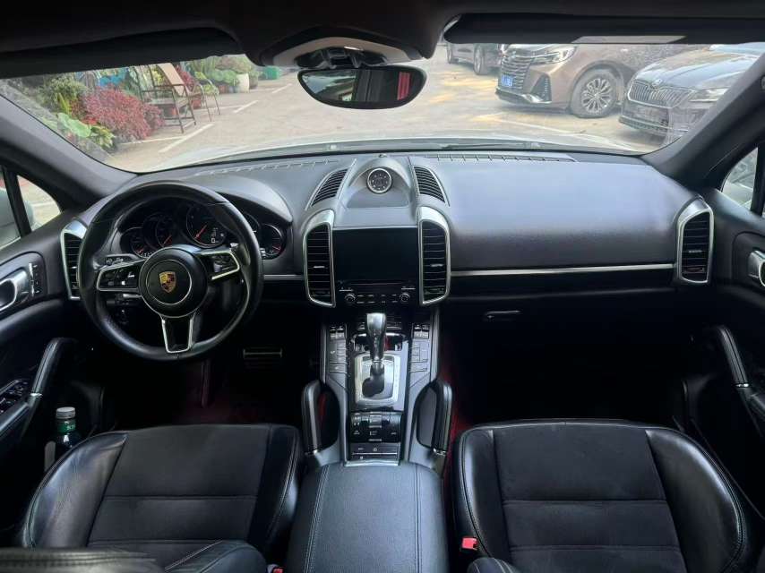 Porsche Cayenne 3.0T AWD 5