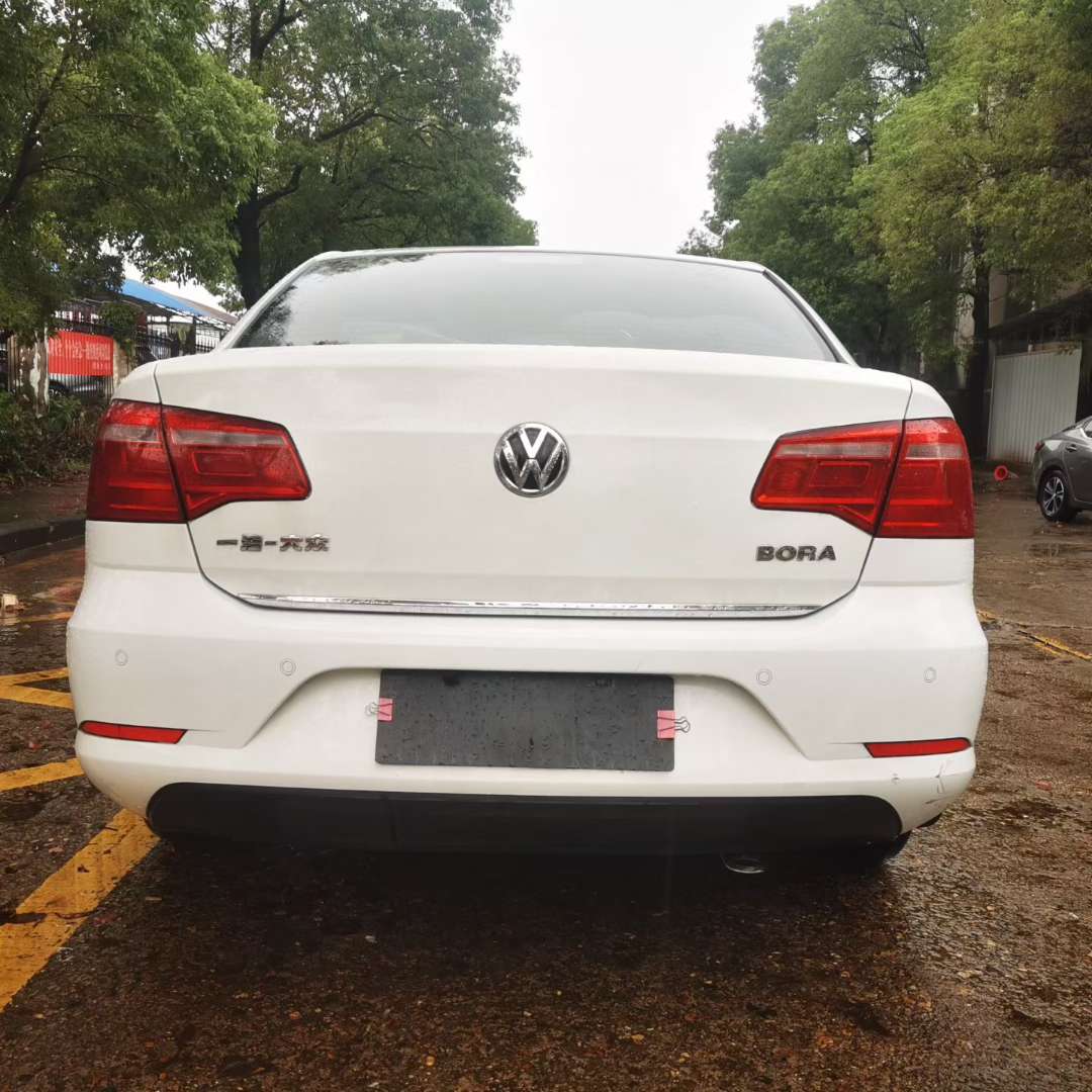 Volkswagen Bora Luxury Edition 8